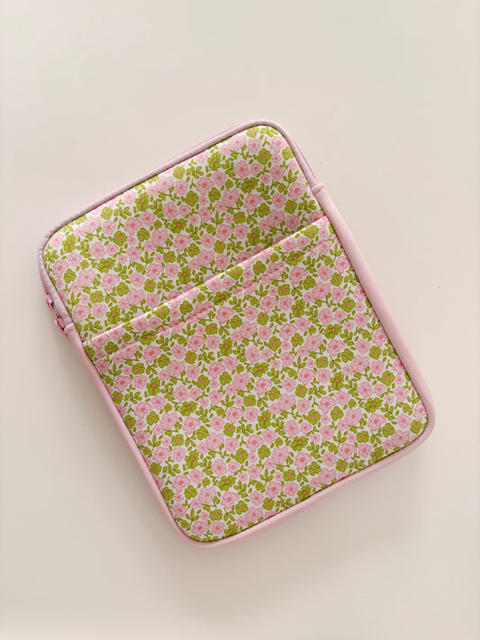 Daisy Duke - Book Keeper